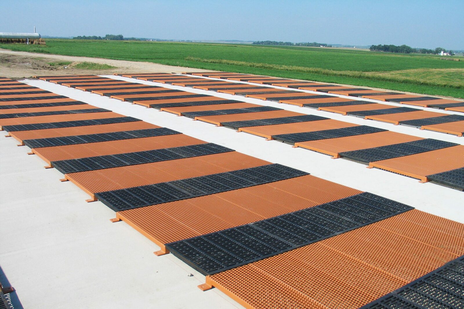 NewConstruction farrowing floors, barn construction